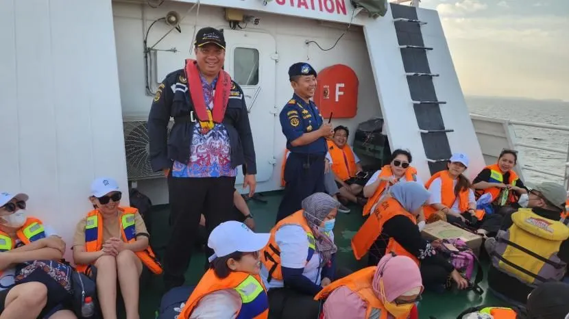 Direktorat Jenderal Perhubungan Laut berhasil mengevakuasi seluruh penumpang dan awak Kapal Black Pearl.