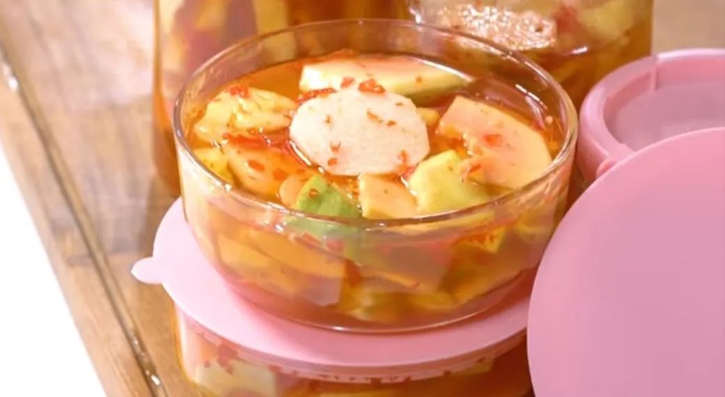 Ilustrasi resep asinan buah.