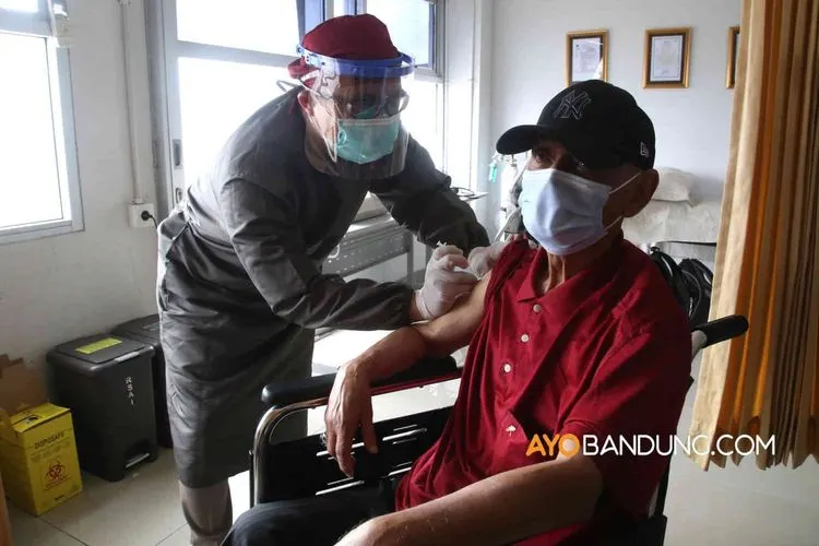 Vaksinasi Covid-19 untuk Lansia (AyoBandung)