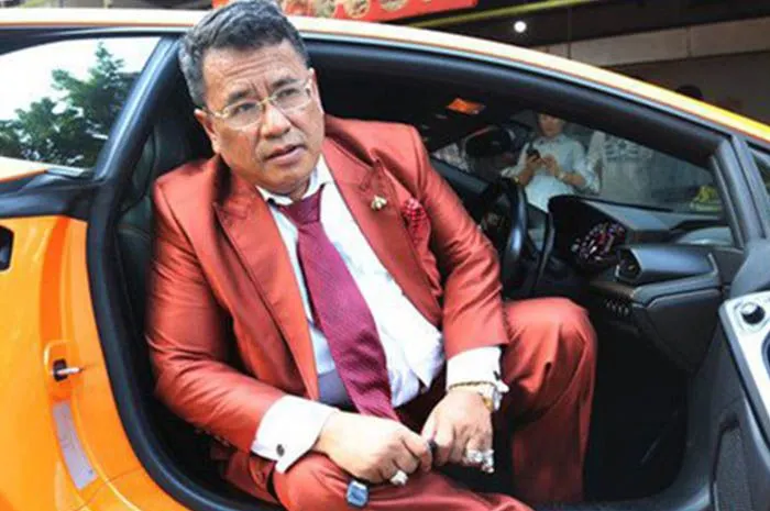 Profil Hotman Paris Hutapea