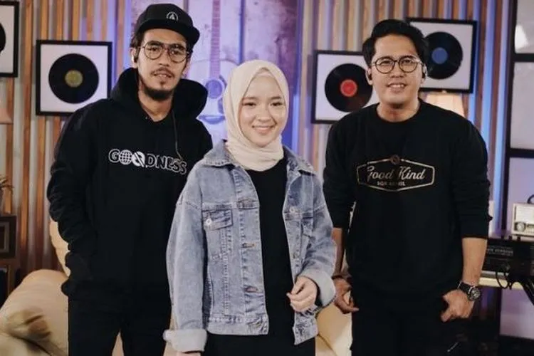Personel Sabyan Gambus: Nissa Sabyan, Ayus Sabyan dan Kamal Juanda. [Instagram]