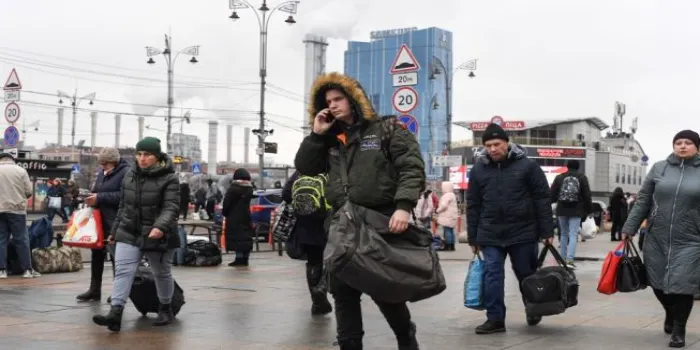 Suasana dekat stasiun kereta api Kota Kyiv Ukraina pada Kamis (24/2/2022), di mana Rusia telah resmi mengumumkan perang terhadap Ukraina.