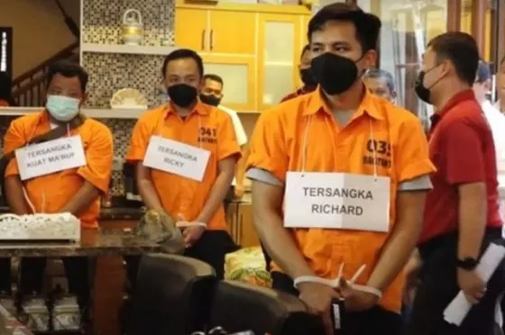 Bripka Ricky Rizal Wibowo (Bripka RR) yang dinilai diam saja meski mengetahui rencana Ferdy Sambo menghabisi Brigadir J.