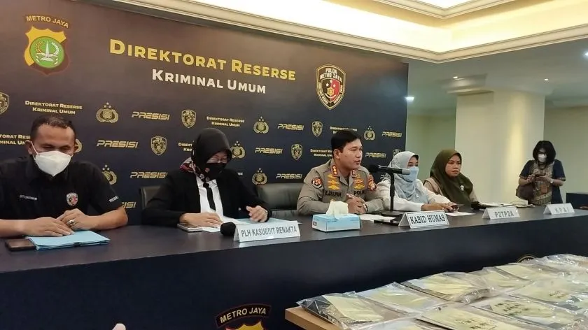 Polda Metro Jaya menggelar konferensi pers terkait pengungkapkan kasus eksploitasi seksual.