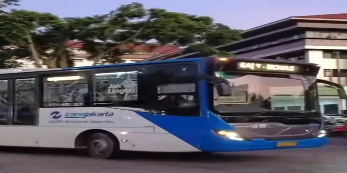 Kronologi dan Penjelasan Lengkap Transjakarta atas Peristiwa Bus yang Terjebak di Perlintasan Kereta Api Halimun