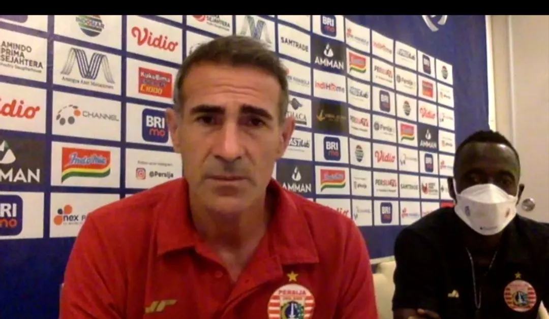 Tangkapan layar zoom press conference pelatih Persija Jakarta Angelo Alessio.