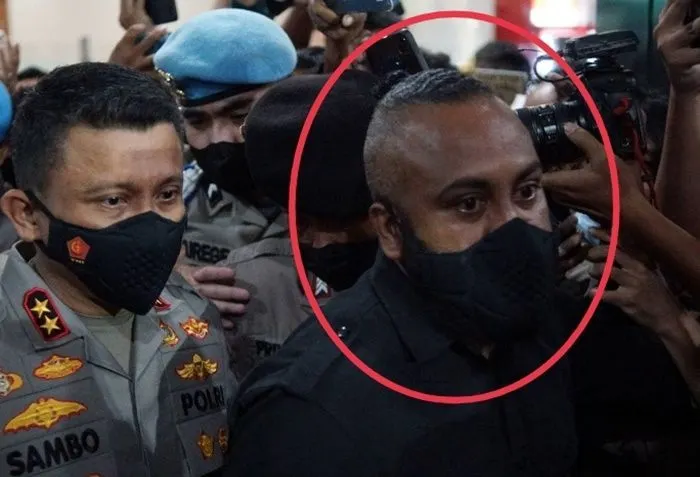 Kemana&nbsp;Bripka Matius Marey? Ajudan Ferdy Sambo Bertato Singa dan Brewokan