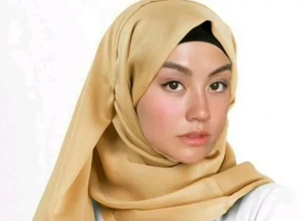 5 Artis Non Muslim jadi Mualaf dan Mantap Berhijab, Salah Satunya Agnez Mo?