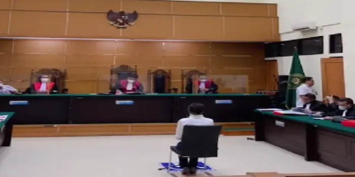 Sidang perdana Nikita Mirzani