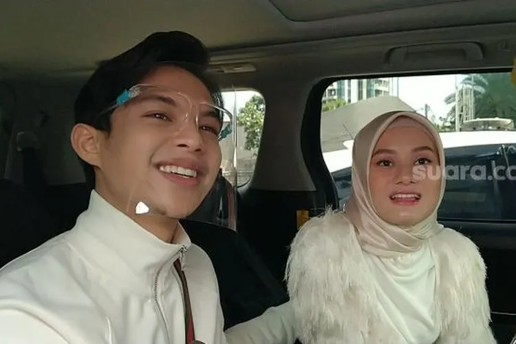 Dinda Hauw dan Rey Mbayang [Suara.com]