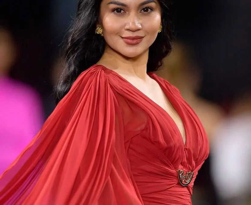 Tampil Sangat Cantik di Paris Fashion Week, Ariel Tatum Buat Bangga Indonesia
