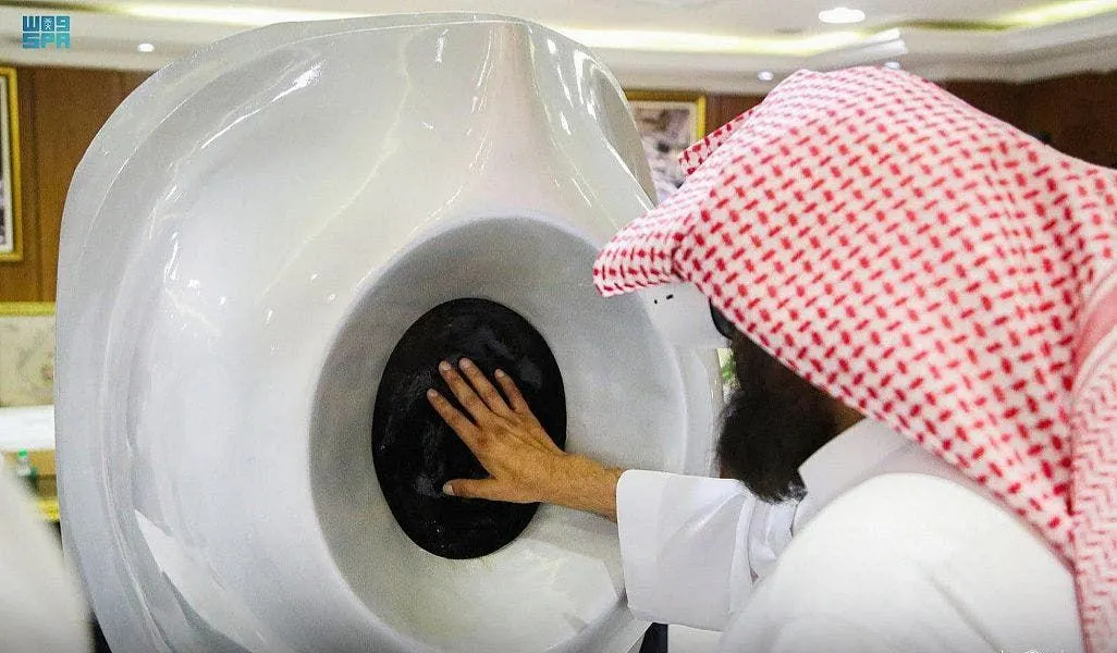 Batu Hajar Aswad di Kabah kini bisa disentuh dan dikecup secara virtual oleh umat Islam di seluruh dunia.