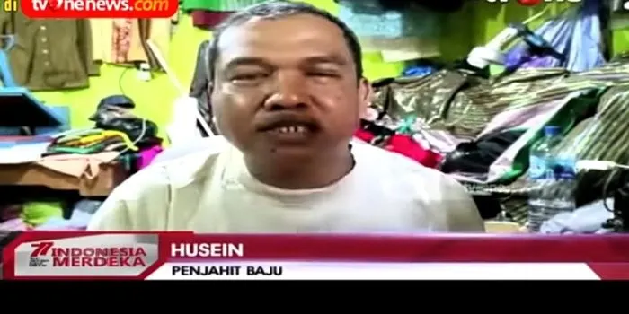 Husein penjahit baju Dolomani khas Buton Sulawesi Tenggara yang dikenakan Presiden Jokowi saat HUT RI di istana negara, 17 Agustus 2022 /tangkaplayar tvOneNews