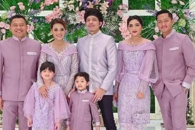 Keluarga Anang Hermansyah di acara lamaran Aurel dan Atta Halilintar [Instagram/@ashanty_ash]