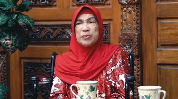 Dorce Gamalama dimakamkan sebagai perempuan