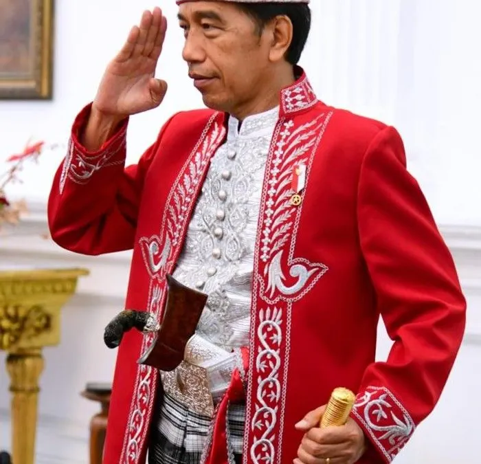 Presiden Jokowi memakai baju adat Buton di upacara HUT ke-77 Kemerdekaan RI