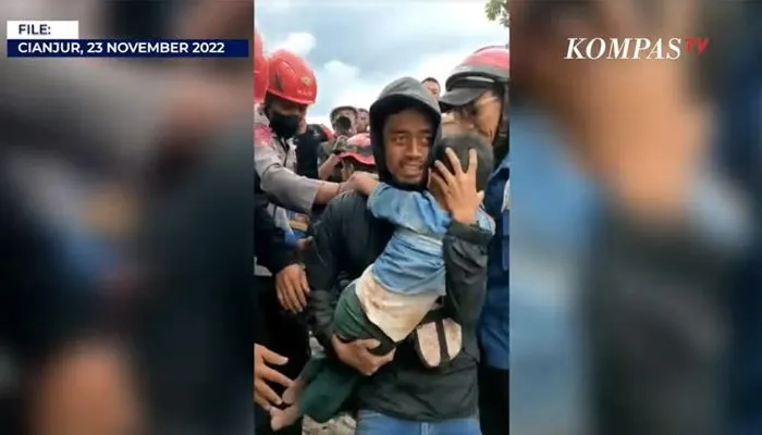 Terharu! Detik-detik Penyelamatan Bocah 6 Tahun Usai 3 Hari Tertimbun Runtuhan Pasca Gempa Cianjur