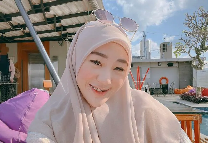 Mantan istri Alvin Faiz, Larissa Chou dikabarkan siap menikah lagi. Rio Haryanto disebut-sebut sebagai calonnya.