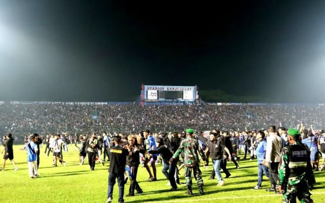 Kronologi Lengkap Insiden Arema vs Persebaya, Ada Tangisan dan Teriakan Wanita serta Orang Berlumuran Darah!