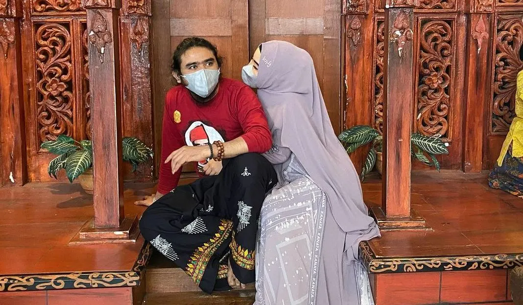 Gus Samsudin bersama istri keduanya, Yuni LIDA.