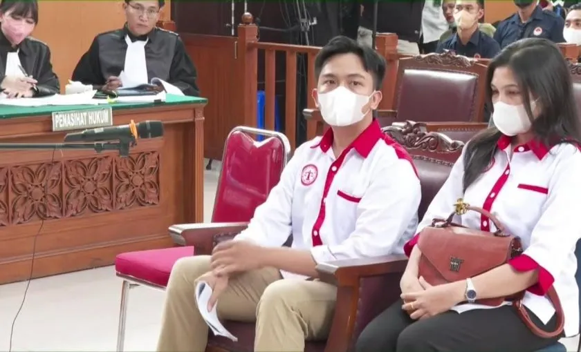 Adik Brigadir J Menangis di Persidangan, Ngaku Sempat Dilarang Polisi Lihat Jenazah Sang Kakak