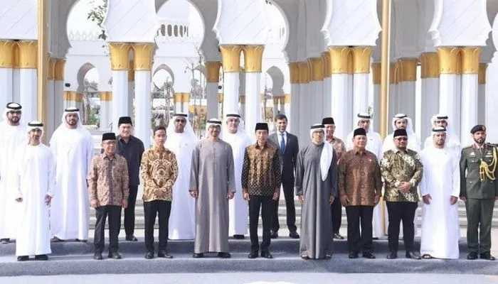 Masjid Sheikh Zayed telah diresmikan oleh Presiden joko Widodo dan Presiden Uni Emirat Arab (UEA) Sheikh Mohammed bin Zayed Al Nahyan, Senin, 14 November 2022.