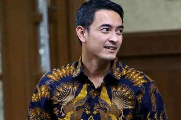 Mantan Gubernur Jambi, Zumi Zola mendapatkan bebas bersyarat. 