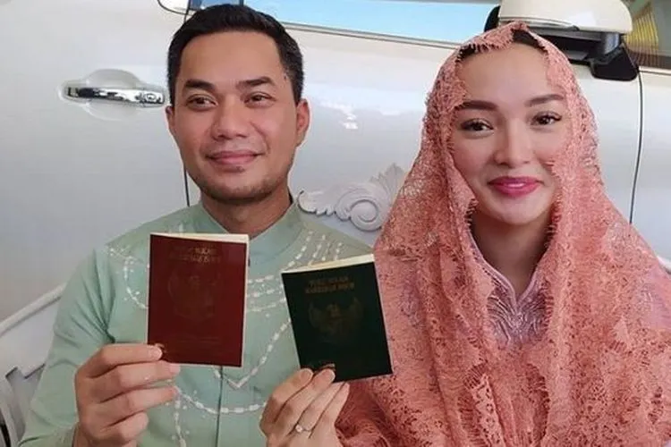 Zaskia Gotik dan Sirajuddin Mahmud resmi menikah. [Instagram @agustinusbudiyono]