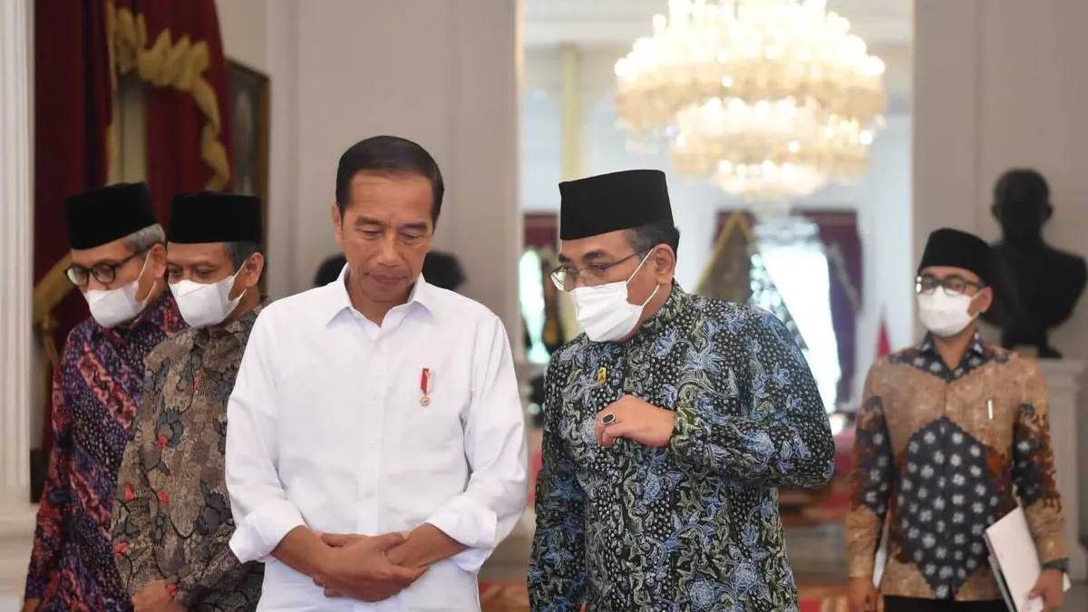 Presiden Jokowi saat menjamu Ketua PBNU Yahya Cholil Staquf di Istana Merdeka (Sumber: BPMI/Setpres/Rusma)