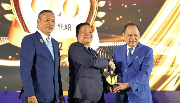 Direktur Utama PT PNM Arief Mulyadi Raih Penghargaan Award CEO Of The Year