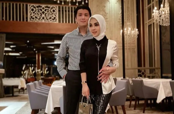 Potret Syahrini dan Suami, Reino Barack.