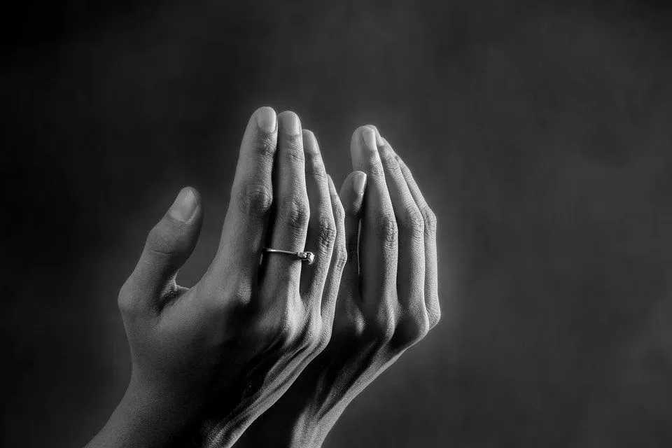 Amalan Doa Pada Hari Jumat Agar Terbebas Dari Hutang dan Mendapat Kemuliaan Dari Allah