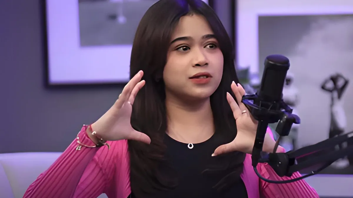Penyanyi sekaligus penulis lagu Maria Brisia Jodie Maurinne mendapatkan komentar pedas dari netizen saat posting foto tanpa makeup.