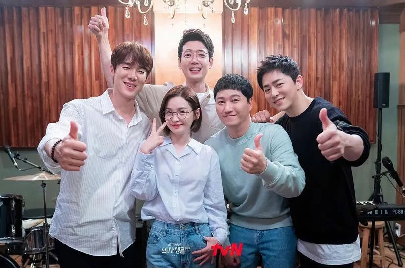Siap Berpisah Dengan Hospital Playlist 2? Episode Terakhir Tayang Malam Ini!