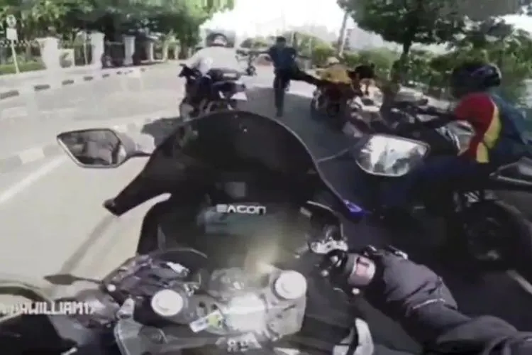 Klub motor yang menerobos ring 1 Istana Kepresidenan Jakarta . (dok)