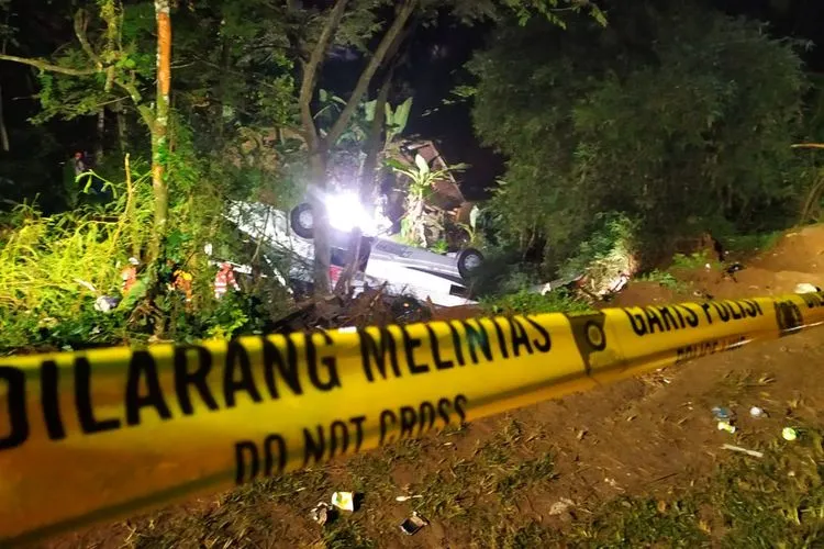 Penampakan Bus Masuk Jurang di Sumedang (dok. AyoBandung)