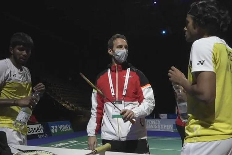 Pelatih asal Denmark Mathias Boe dengan ganda putra asal India / sport.tv2.dk