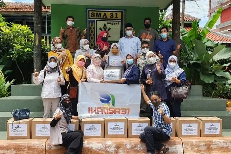 IKATISA Sumbang 574 Buku untuk Perpustakaan SMA 31 Kayu Manis/ayojakarta/istimewa