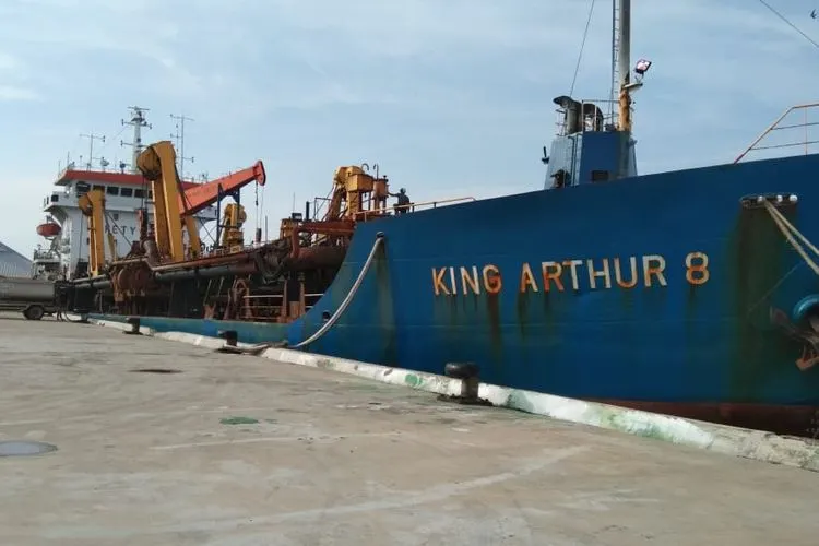 Kapal Keruk TSHD King Arthur 8 yang turut menemukan CVR Sriwijaya Air SJ-182/ayojakarta/fichri hakiim