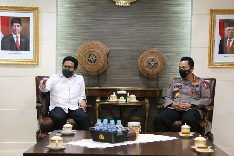 Kapolri Jenderal Listyo Sigit Prabowo melakukan audiensi dengan Menteri Desa Pembangunan Daerah Tertinggal dan Transmigrasi (Mendes PDTT), Abdul Halim Iskandar, di Mabes Polri, Jakarta Selatan, Selasa (25 Mei 2021)/istimewa