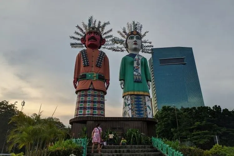 Monumen Ondel-ondel di Kemayoran, Jakarta Pusat, Selasa 22 Juni 2021/dok: Aini Tartinia