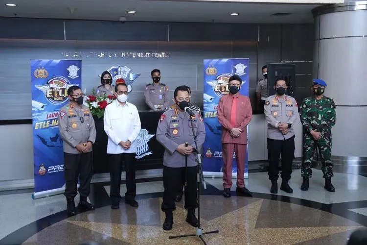 Kapolri Jenderal Listyo Sigit Prabowo meresmikan kamera tilang elektronik atau Electronic Traffic Law Enforcement (ETLE) nasional tahap satu di Gedung NTMC Polri, Jakarta, Selasa (23 Maret 2021/ayojakarta/fichri hakiim
