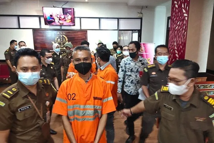 Kejaksaan Tinggi Jawa Timur (Kejati Jatim) meringkus 4 tersangka perkara dugaan tindak pidana korupsi (tipikor) pada Senin (1/3/2021) siang.  (Humas Kejati Jatim)