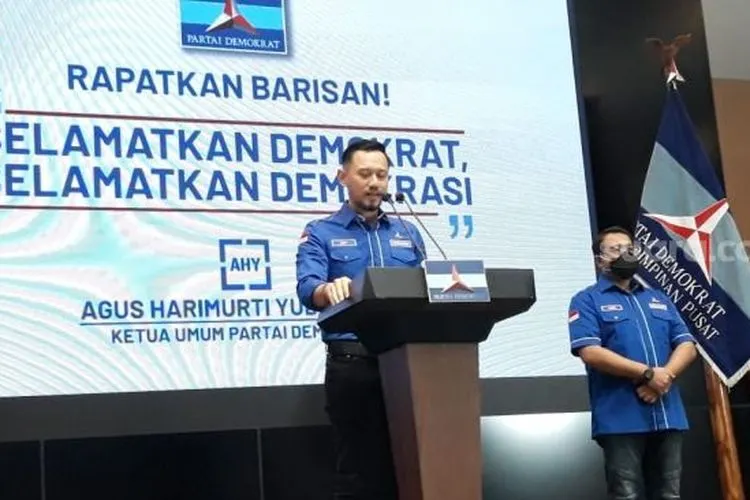Agus Harimurti Yudhoyono atau AHY menggelar konferensi pers di kantor DPP Partai Demokrat, untuk merespons Kongres Luar Biasa PD di Sibolangit, Deli Serdang, Sumatera Utara, Jumat (5/3/2021). [Suara.com/Novian Ardiansyah]