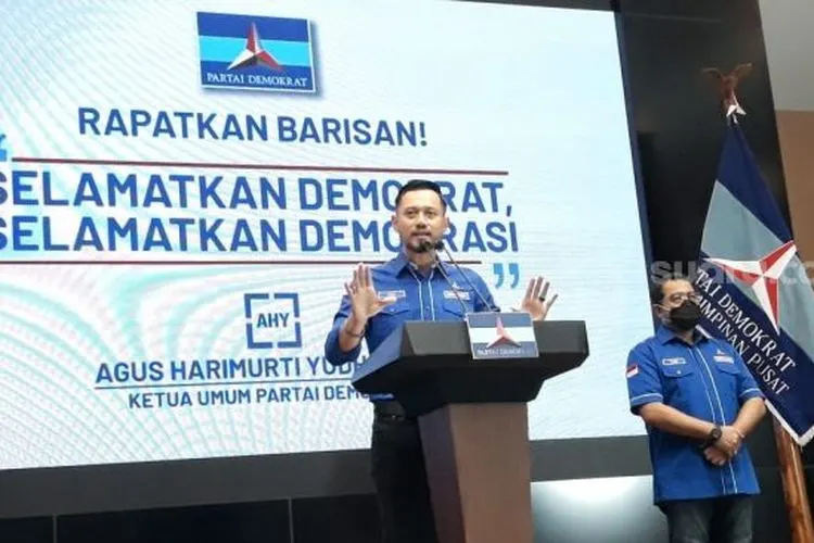Agus Harimurti Yudhoyono atau AHY menggelar konferensi pers di kantor DPP Partai Demokrat, untuk merespons Kongres Luar Biasa PD di Sibolangit, Deli Serdang, Sumatera Utara, Jumat (5/3/2021). [Suara.com/Novian Ardiansyah]