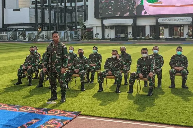 KASAD Jenderal TNI Andika Perkasa dalam konferensi pers terkait Serda Aprilia Manganang di Mabes TNI AD, Jakarta PusaT. (Ayojakarta/Aini Tartinia)