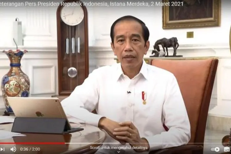 Presiden Jokowi saat mengumumkan mencabut aturan soal izin investasi miras atau minuman keras. [Tangkapan layar/Youtube]