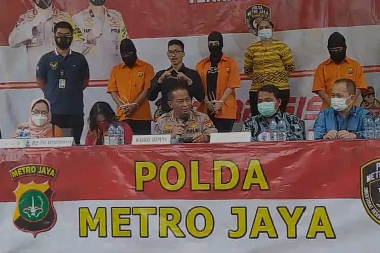 Polda Metro Jaya menggelar perkara prostitusi online melalui aplikasi MiChat yang melibatkan anak di bawah umur. (Ayojakarta/Fichri Hakiim)