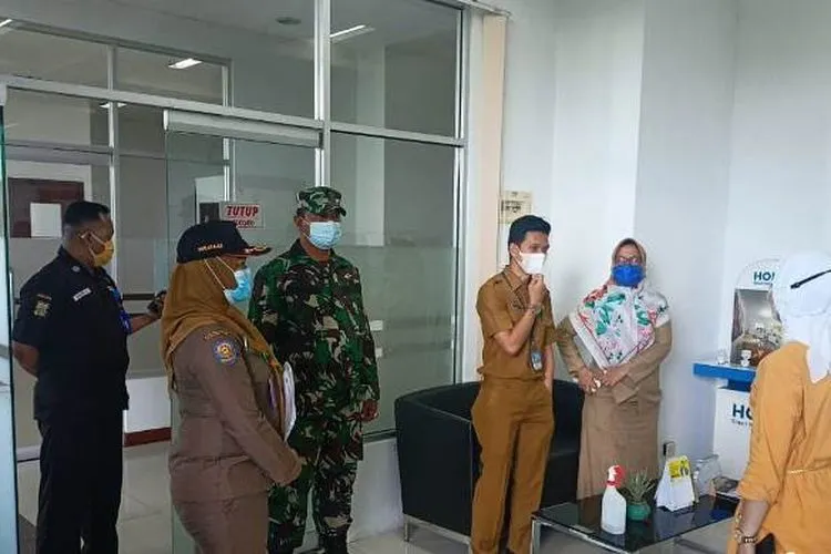 Tim gabungan sedang menelusuri PT MI /dok. barat.jakarta.go.id