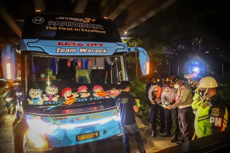 Nekat Antar Pemudik, 2 Bus di Terminal Bayangan Ditindak Sudinhub Jakarta Utara/Kominfotik Jakarta Utara